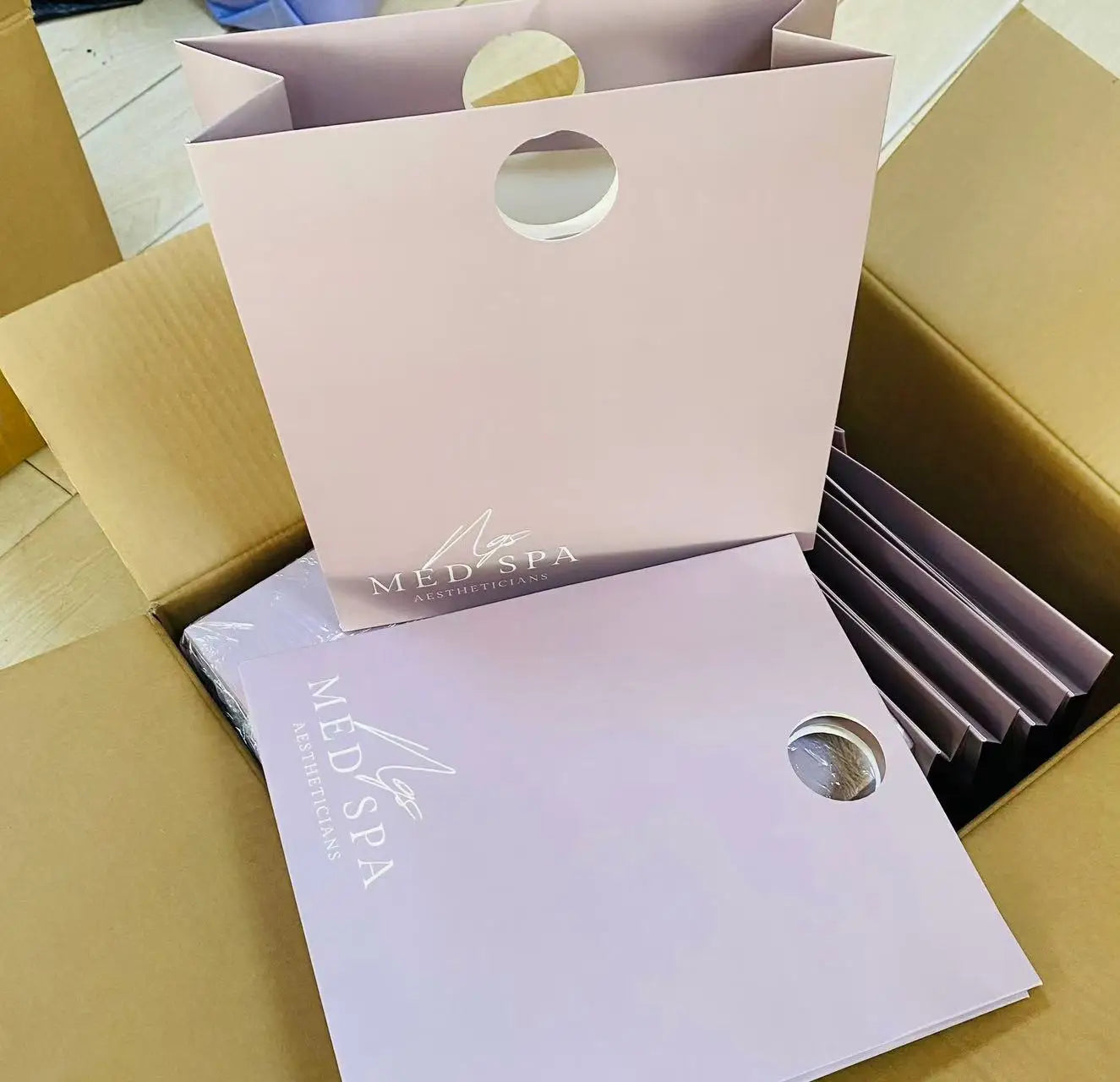 Popular Hotel Custom Luxury Gift Festival Business Shopping Bag Packaging Paper Bag With Your Own Logo