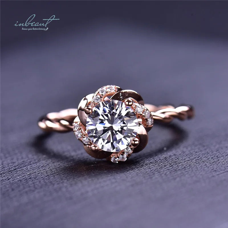 Rose Gold Plated Original 1 Carat Brilliant Cut Pass Diamond Test D Color Moissanite Romantic Flower Wedding Ring Fine Jewelry