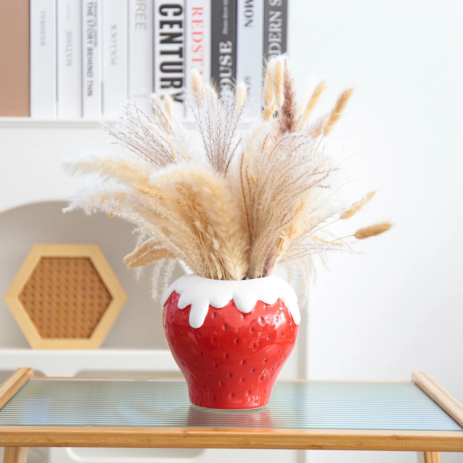 American High-End Ceramic Strawberry Fruit Vase Modern Home Decor Flower Dryer for Living Room and Homestay Model Room