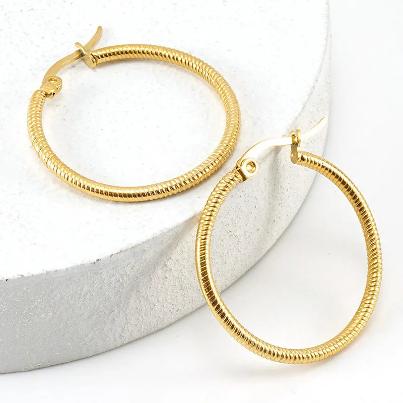 Factory Wholesale Thread Design Stainless Steel Round Shape Non Tarnish 18k Gold Vermeil Large Hoop Earrings