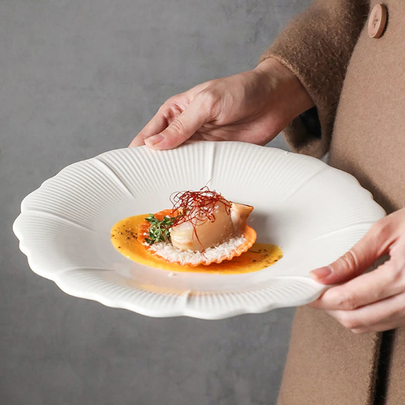 Wholesale 10 Inch Petal Series White Porcelain Dinner Plate Eco-Friendly Microwave Dishwasher Safe Customizable Pattern