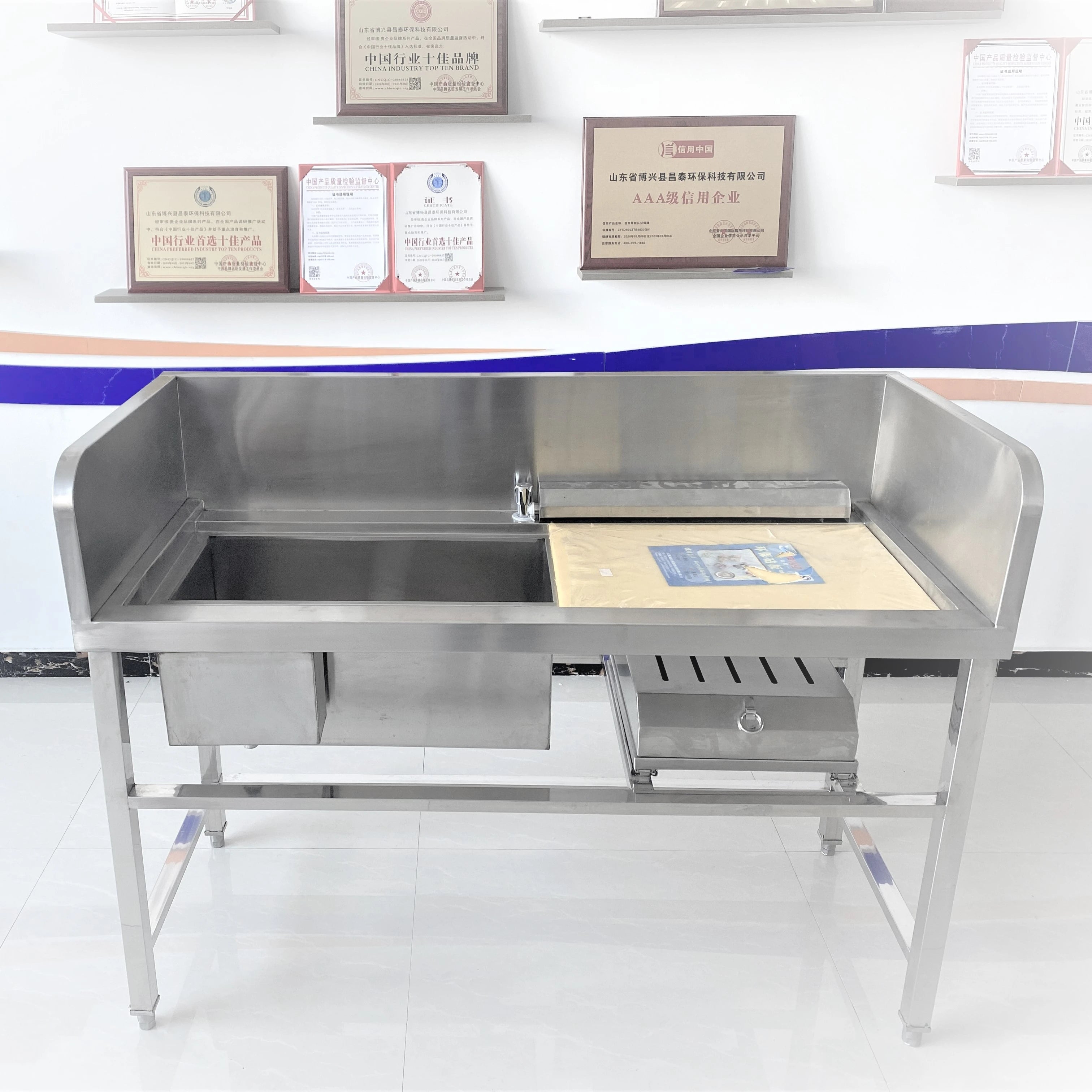 Hotel Restaurant Supplies Fish Processing Table Customized SS Fish Preparation Table Fish Killing Table