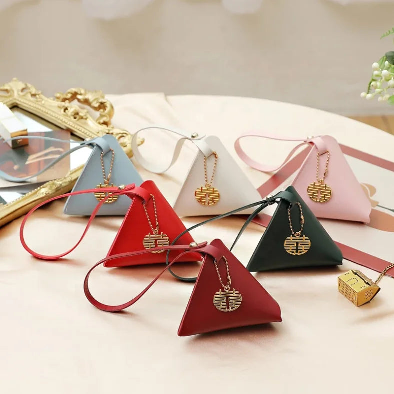 Faux Leather Wedding Candy Gift Pouch Triangle Candy Bag Dumpling Hand Bag Jewelry Packaging Bags Wedding Favor Small Boxes