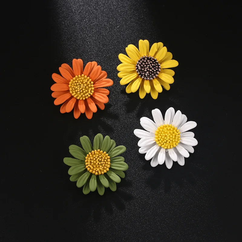 Simple Temperament Flower Pin Enamel Dripping Oil Small Daisy Brooch Women