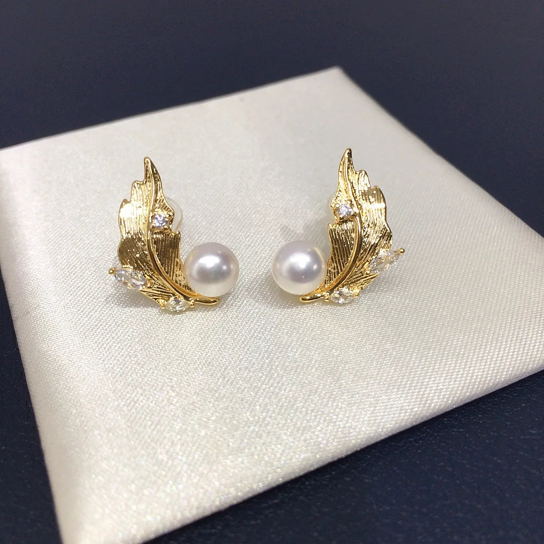 High-End Unique 18K Gold Plated Zircon Textured Feather Design Freshwater Pearl Earrings for Women