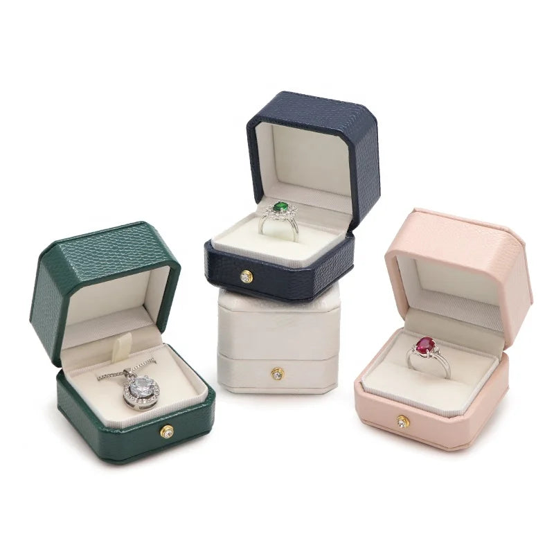 Factory in Stock Leather Fashionable Pendant Jewelry Set Ring Box Logo Jewelry Packaging