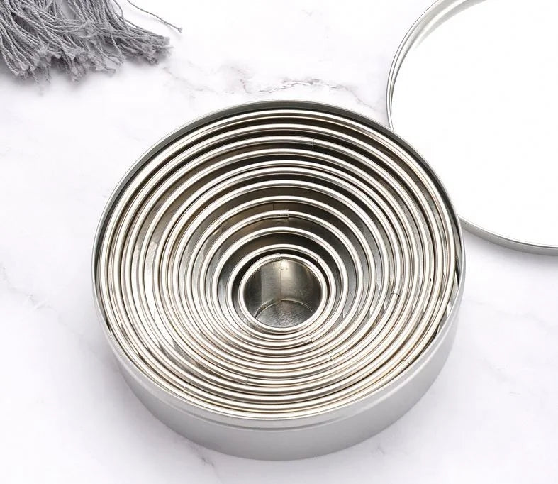 12Pcs Round Stainless Steel Pastry Baking Biscuit Mold Sandwitch Cookie Cutter Set