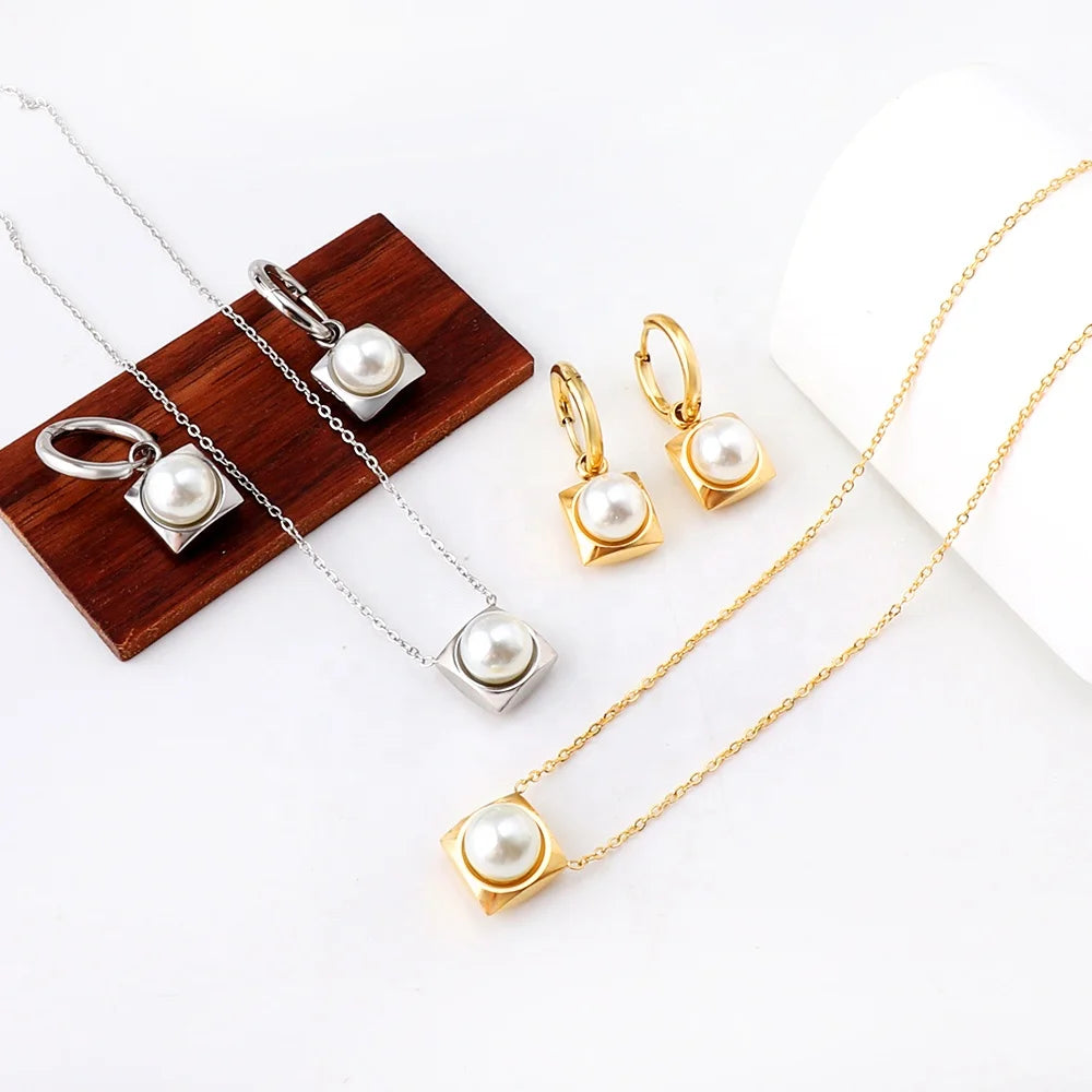 Dainty Pearl Bridal Jewelry Set Waterproof 18k Gold Plated Stainless Steel Pearl Earrings Necklace Jewelry Set for Woman