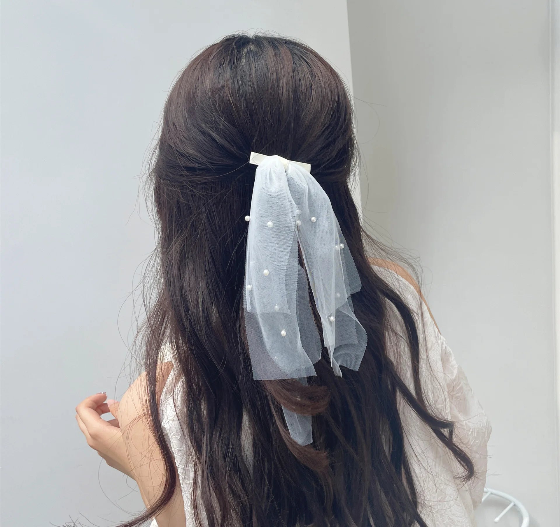 ShangHai Hot Selling College Style Daily Ladies and Girls Hair Clip with White Black Pearl Bow Duckbill Clip