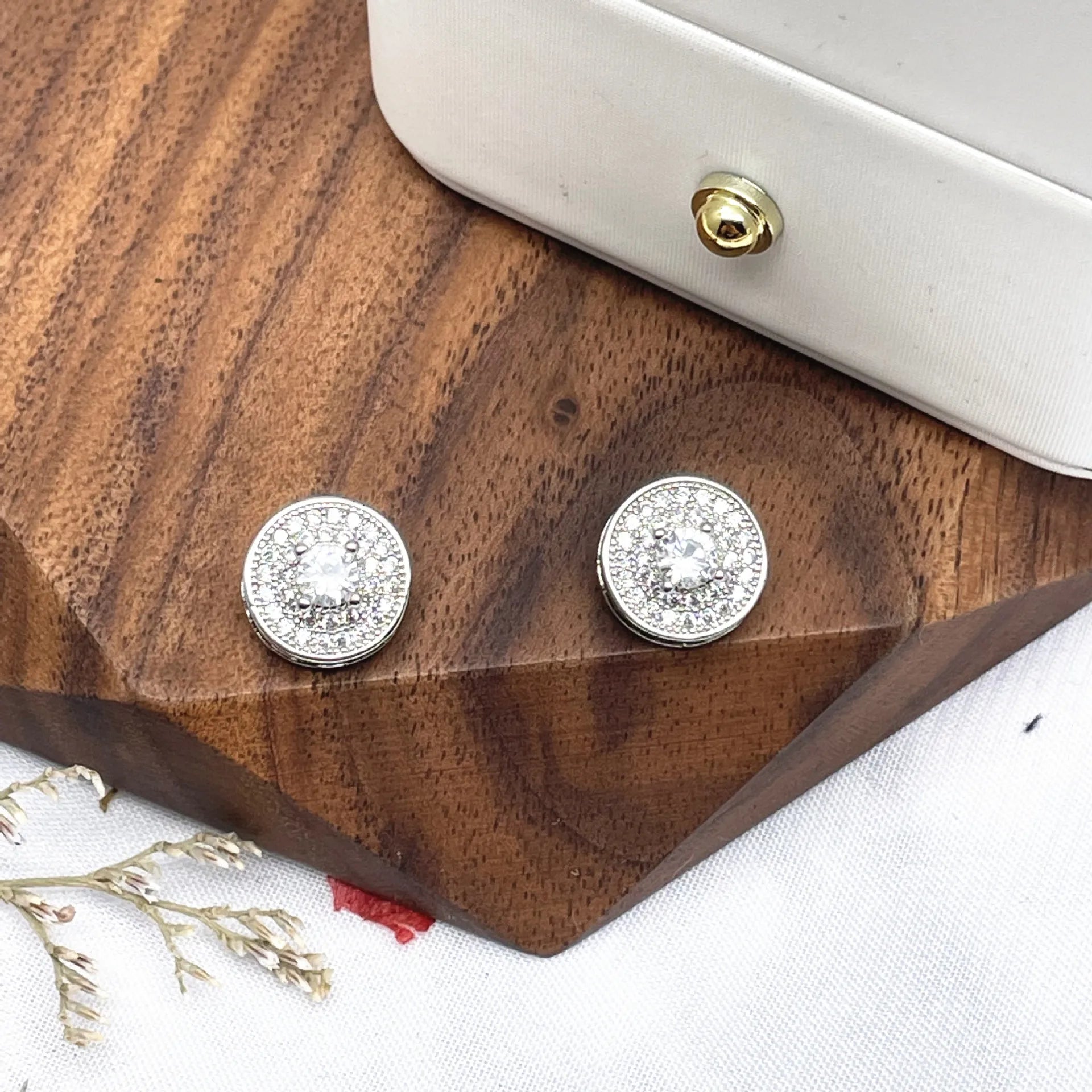Simple Elegant Style Metal Zircon Button Fancy Coat Alloy Metal Rhinestone Buttons for Sweater/Coat Women Garment Accessories