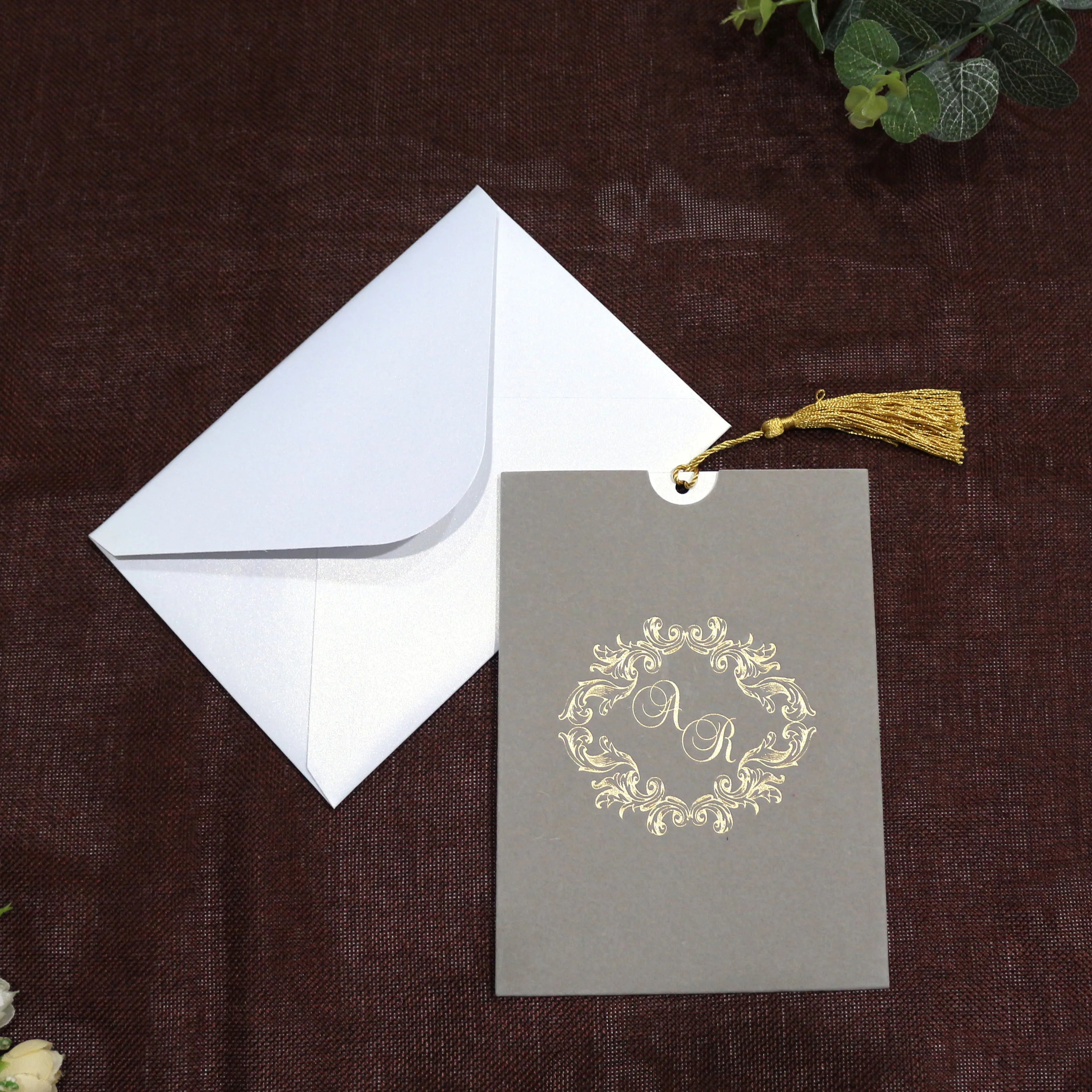 Luxurious Gold Foiling Printing Pocket Envelope and Insert Card With Tassel Wedding Invitation Cards Match Pearl Paper Envelope