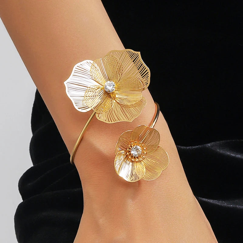 KAIMEI 2025 New Arrival  Hot Selling Flower Bracelets 18k Gold Plated Big Hollowed Out Copper Flower Bracelets Cuff Bangles