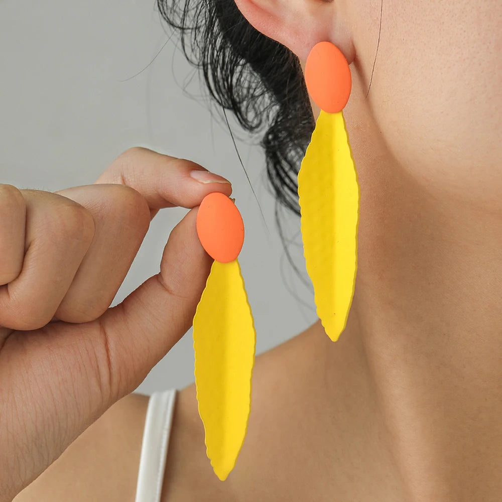 Cheap Metal Fashion Summer Jewelry Yellow Long Leaf Stud Earrings for Women