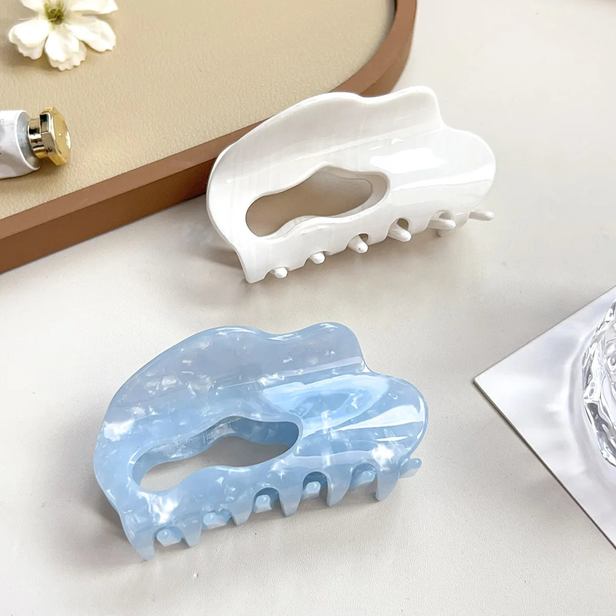 French Style Elegant Sweet Strong Holder White Cloud-shaped Hair Claw for Women Girl Short Hair