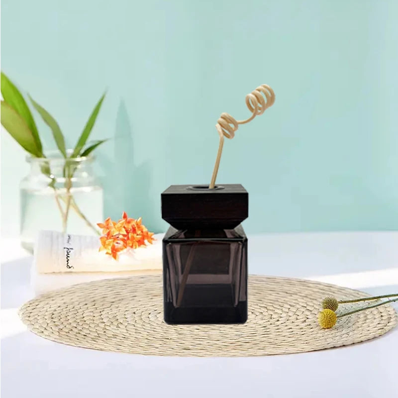 Wholesale 100ml  Luxury square Smoky Reed Diffuser Glass Bottle with Wood Cap Perfume Fragrance Diffuser Bottle