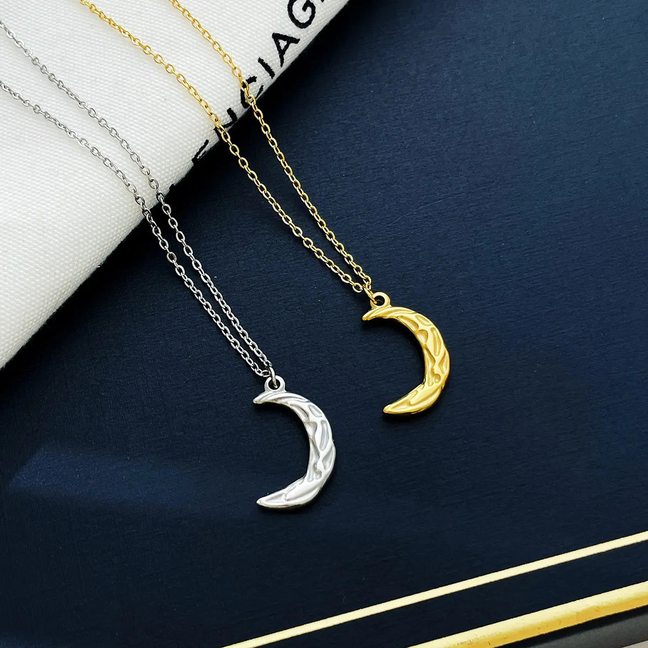 Fold Ripple Crescent Clavicle Chain Necklace Irregular Wrinkle Stainless Steel Moon Pendant Necklace for Women