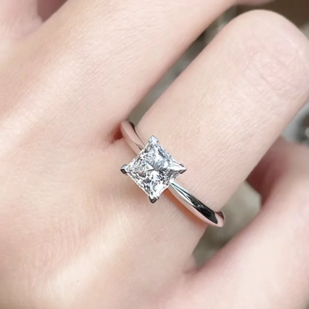 Simple Style Custom 18K Solid Gold 1ct D Color Princess Cut Moissanite Jewelry IGI Certified Prong Set Anniversary Ring