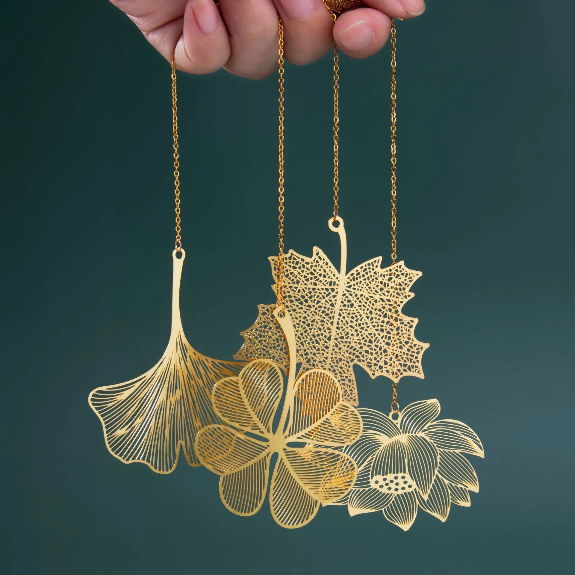 Creative Hollow Metal Bookmark Leaf Tassel Bookmark Cultural and Creative Small Fresh Decoration Accessories