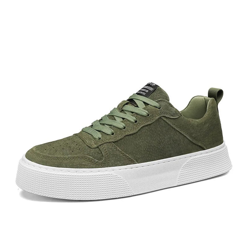 China Supplier Wholesale Walking Style Sports Sneaker Thick Sole Leather Men's Casual Trendy Skateboarding Shoes with Large Size