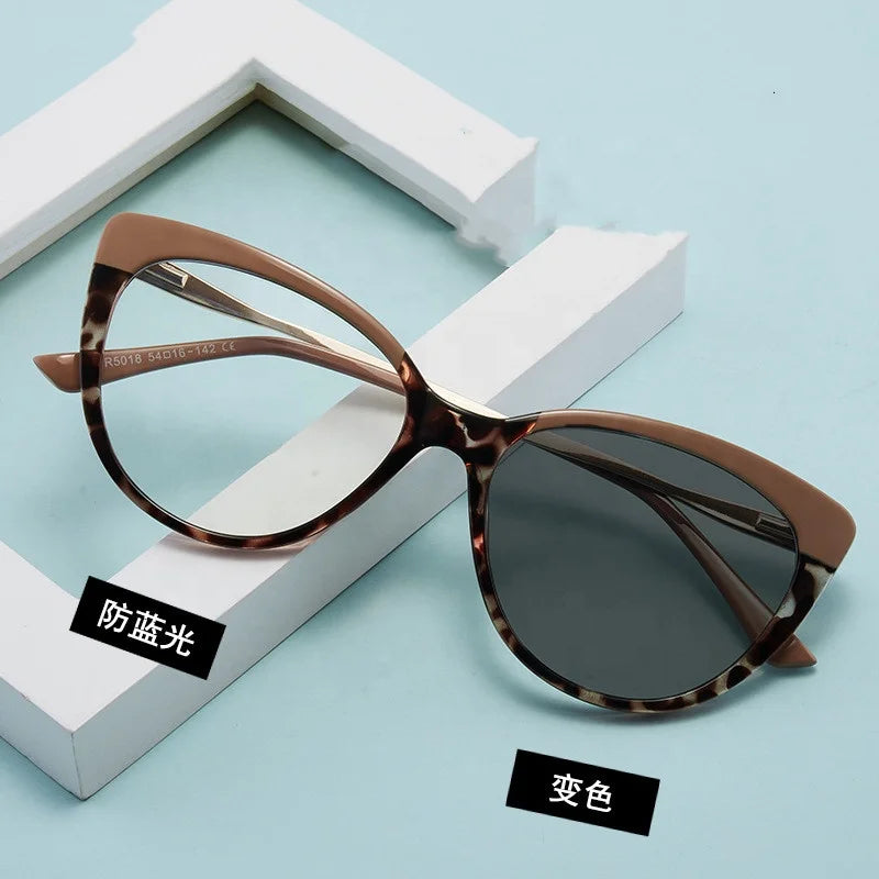 2023 Color Change Grey Frame Photochromic Glasses Custom Women Cat Eye Classical Anti Blue Light Lens Color Changing Sunglasses