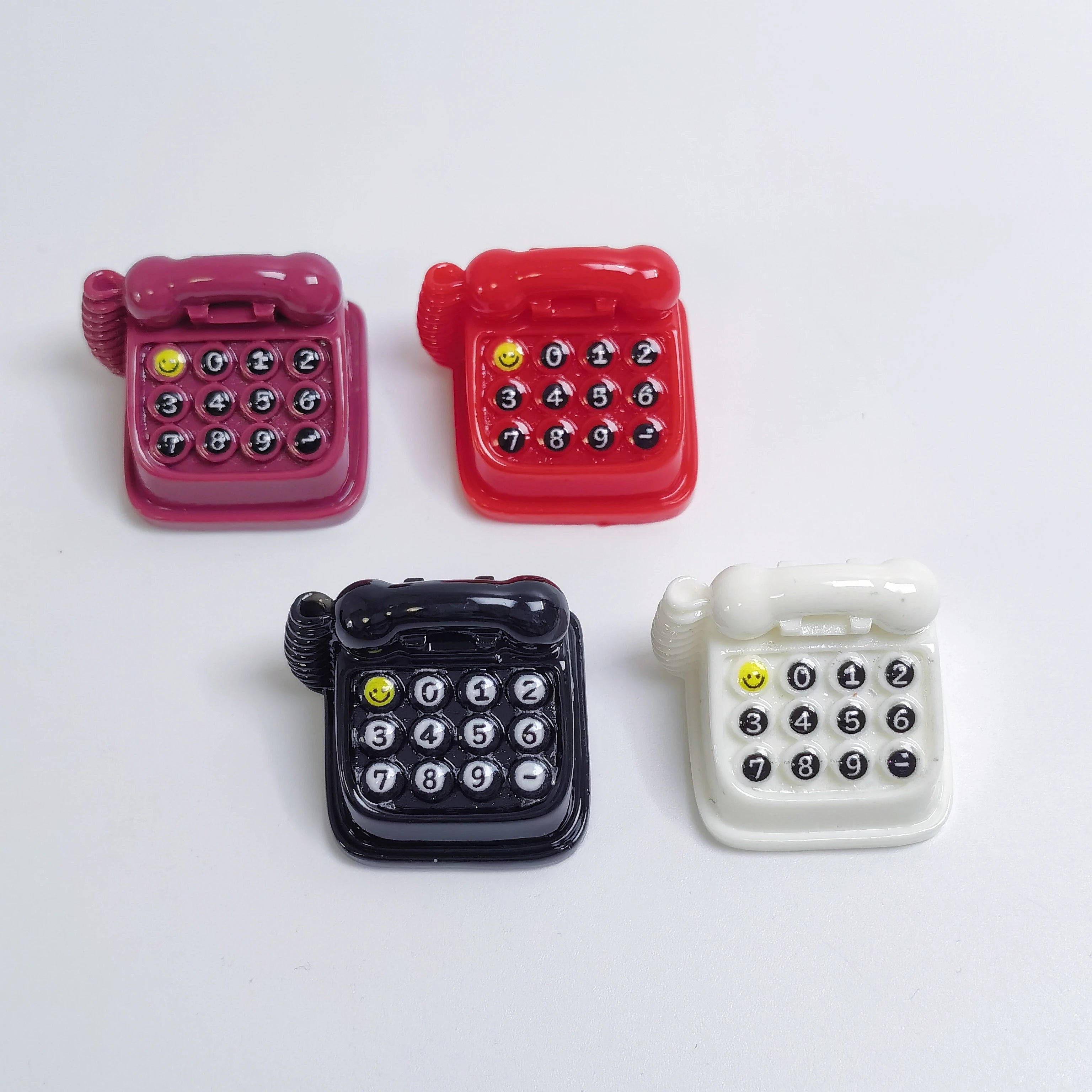 100pcs Resin Retro Vintage Telephone 3D Sculptures Figurines Room Decoration Statues Jewelry Decorative Kids Figures Miniatures