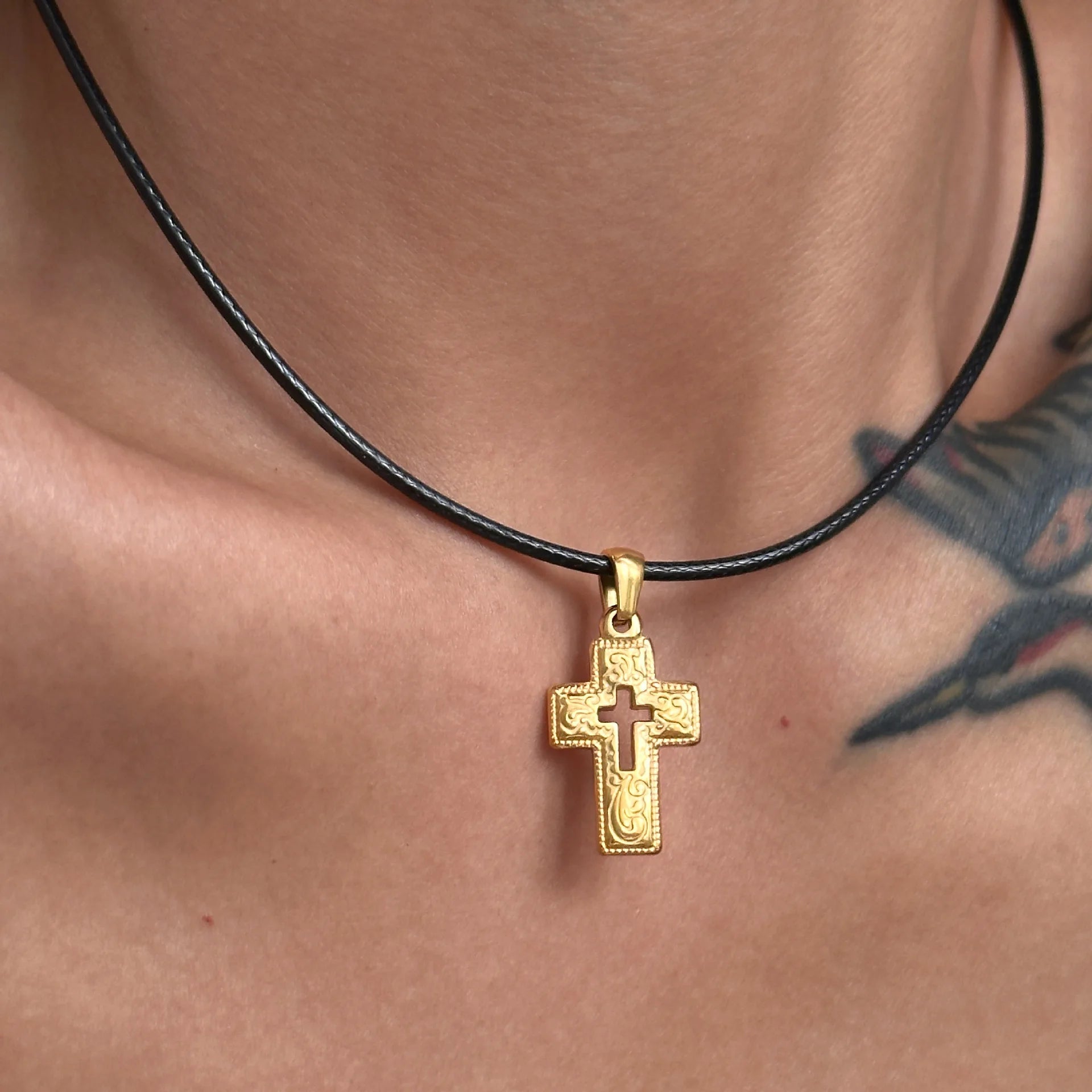 Vintage Black Rope Cross Charm Necklace Jewelry Hollow Stainless Steel Cross Pendant Necklace for Girl