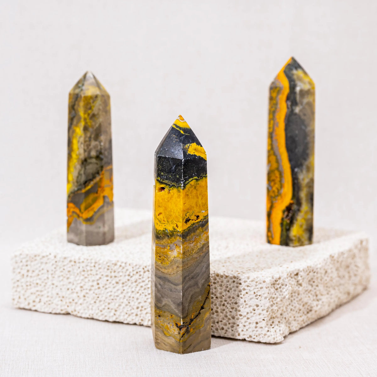 High Quality Spiritual Healing Stones Yellow Natural Crystal Tower Bumblebees Jasper Points for Healing MegaBDM