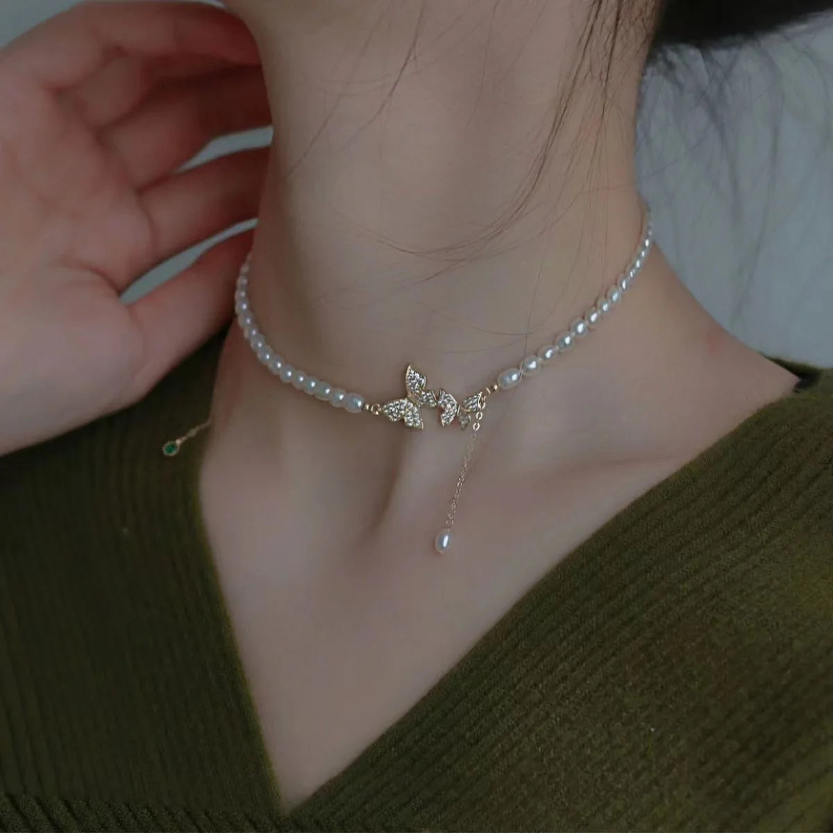 Butterfly Pendant Light Luxury Niche Senior Sense Retro Imitation Pearl Necklace