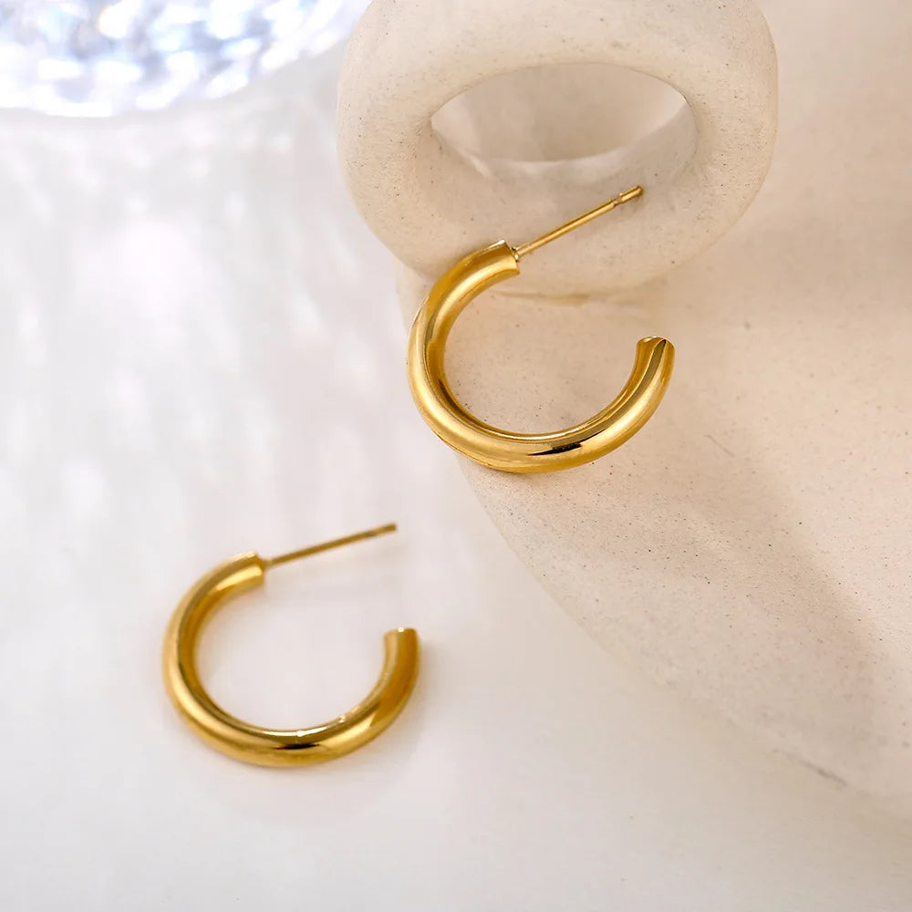 New Fashion Trend CC-Shaped Simple Korean Style Stud Earrings for Women Brass for Parties Weddings Gifts Engagements