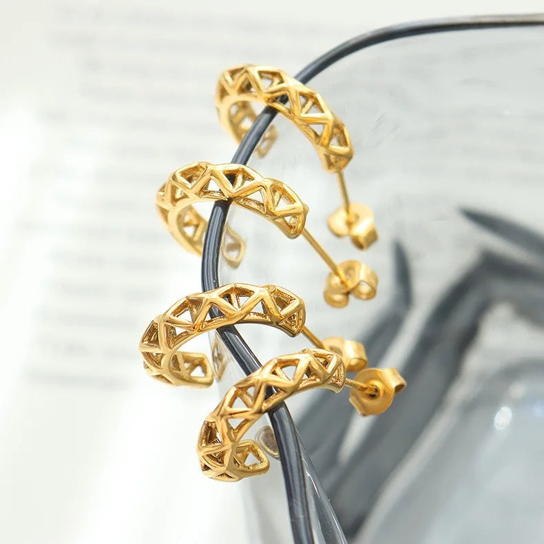 Ins 18k Gold Plated Stainless Steel Jewelry Gift Geometric Hollow Cc Shaped Earrings For Women pendientes de acero inoxidable
