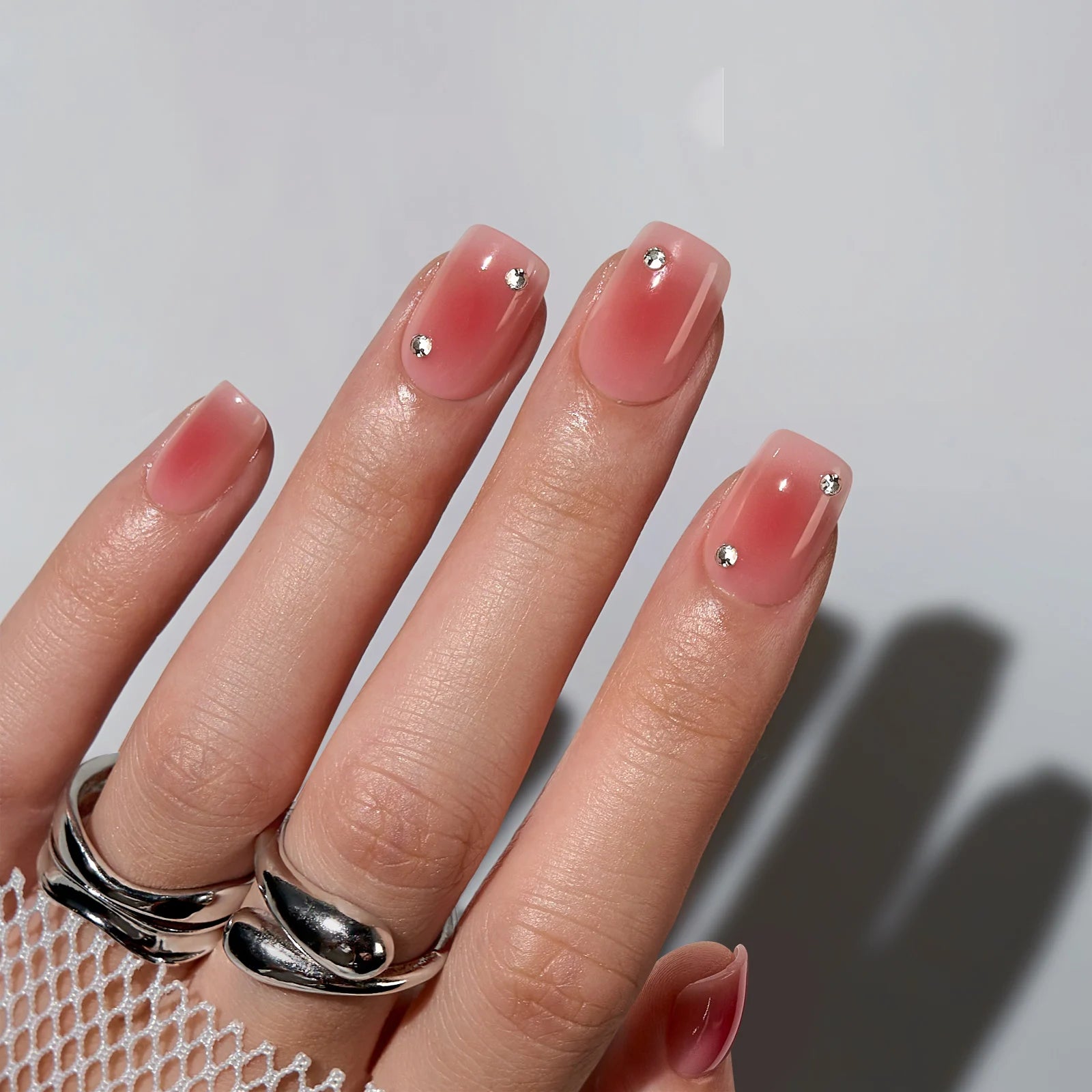 BTARTBOX 30pcs XCOAT Handmade Press on Nails with Charms Wholesale Short Square Luxury Red Ombre False Fake Nails Set With Glue