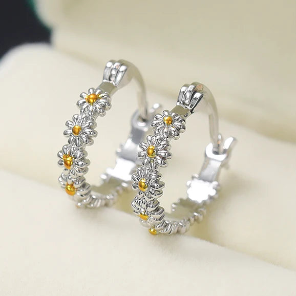 Huitan Summer Hot Beautiful Little Daisy Hoop Earrings Women Girls Korean Romantic Sweet Flower Earrings