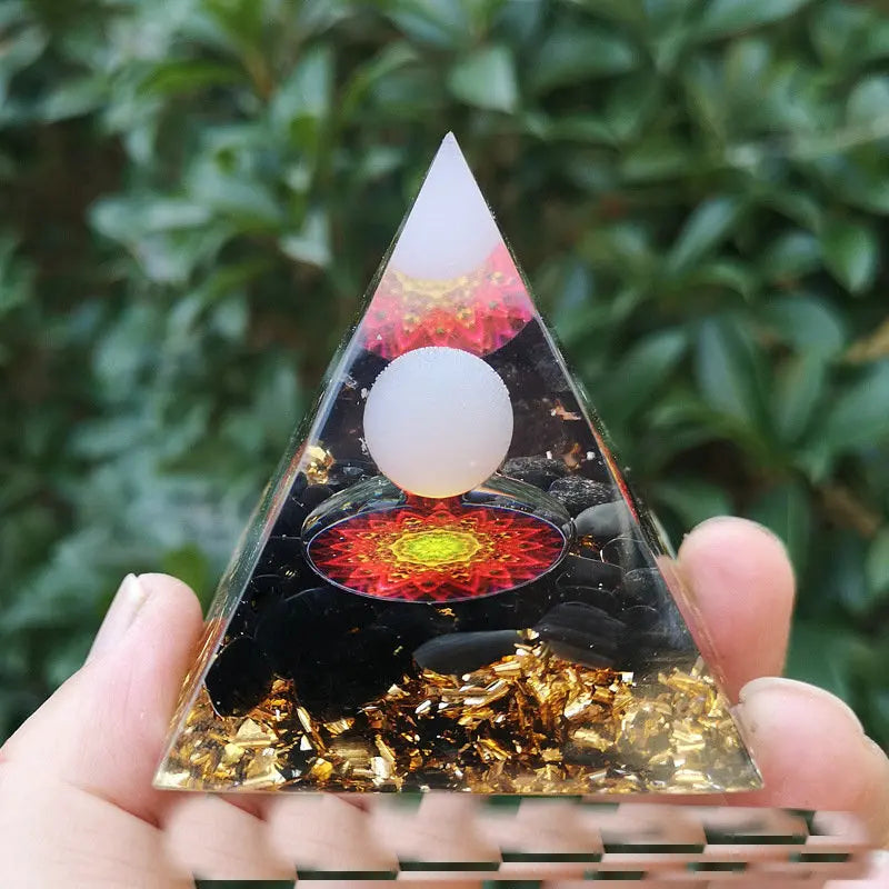 Best Selling 6cm White Onyx Crystal Gravel Pyramid Obsidian Car Ornaments Wealth Pyramid Wisdom Chakra Energy Stone