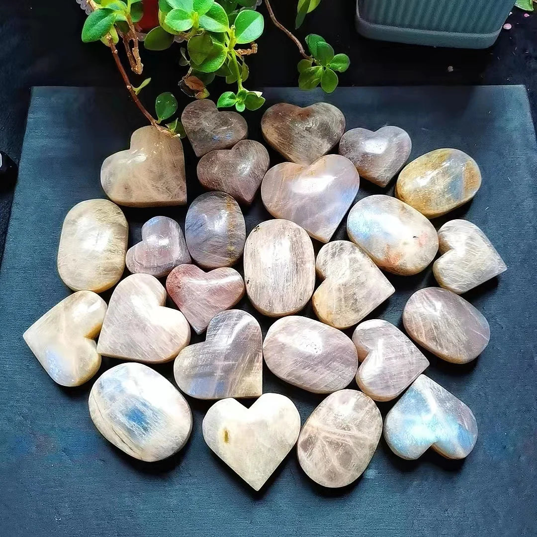 Natural High Quality Healing Crystal Crafts Blue Moonstone Heart Palm Stone Carving Craft for Gift Decoration
