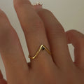 2024 Dazan Summer New Ins Trendy 18k Gold Plated Stainless Steel Modern Design Polished V Shaped Black Zircon Cnc Ring for Women