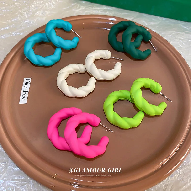 SC Wholesale Korean Geometric Earrings Fashion Stud Earrings Creative Twist C Shape Earrings for Teen Girls