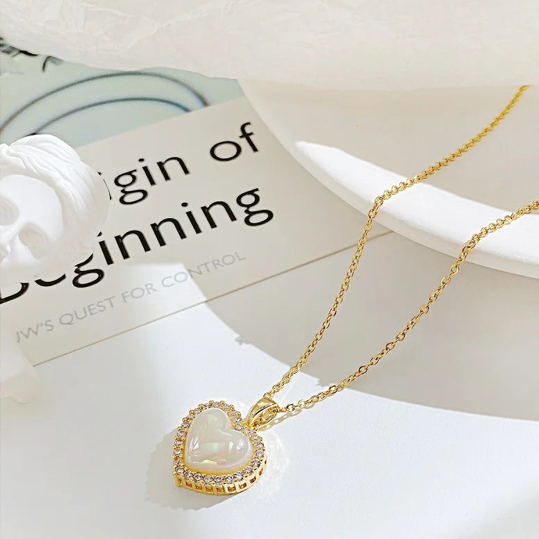 Tarnish Free Stainless Steel 18k Gold Plated Chokers Necklace Fashion White Zircon Love Heart Pendant Necklace for Women