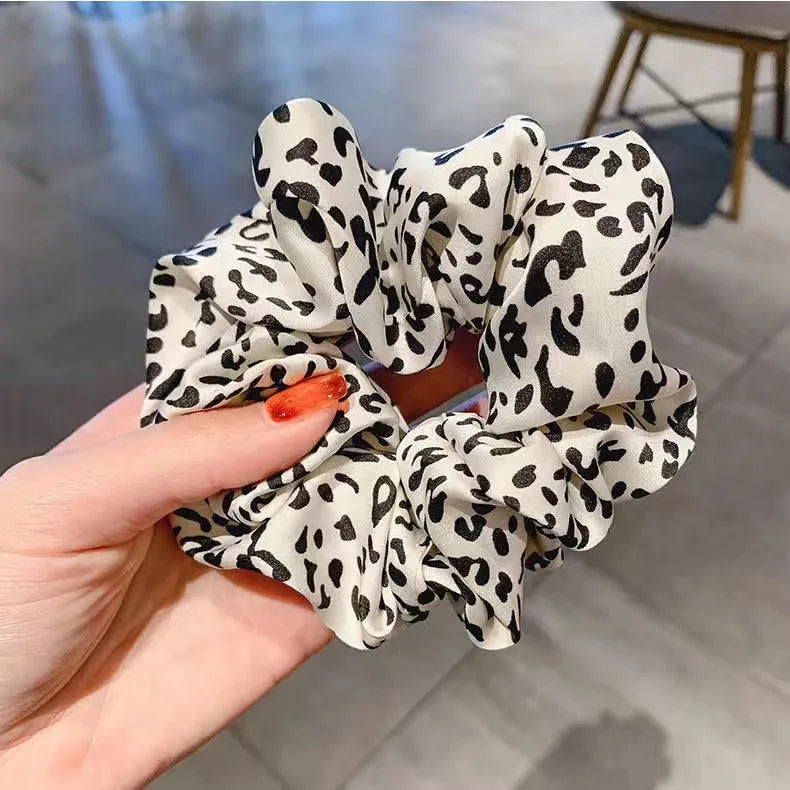 Hot selling custom brand cloth swallow gird leopard print hair scrunchy silk satin scrunchies