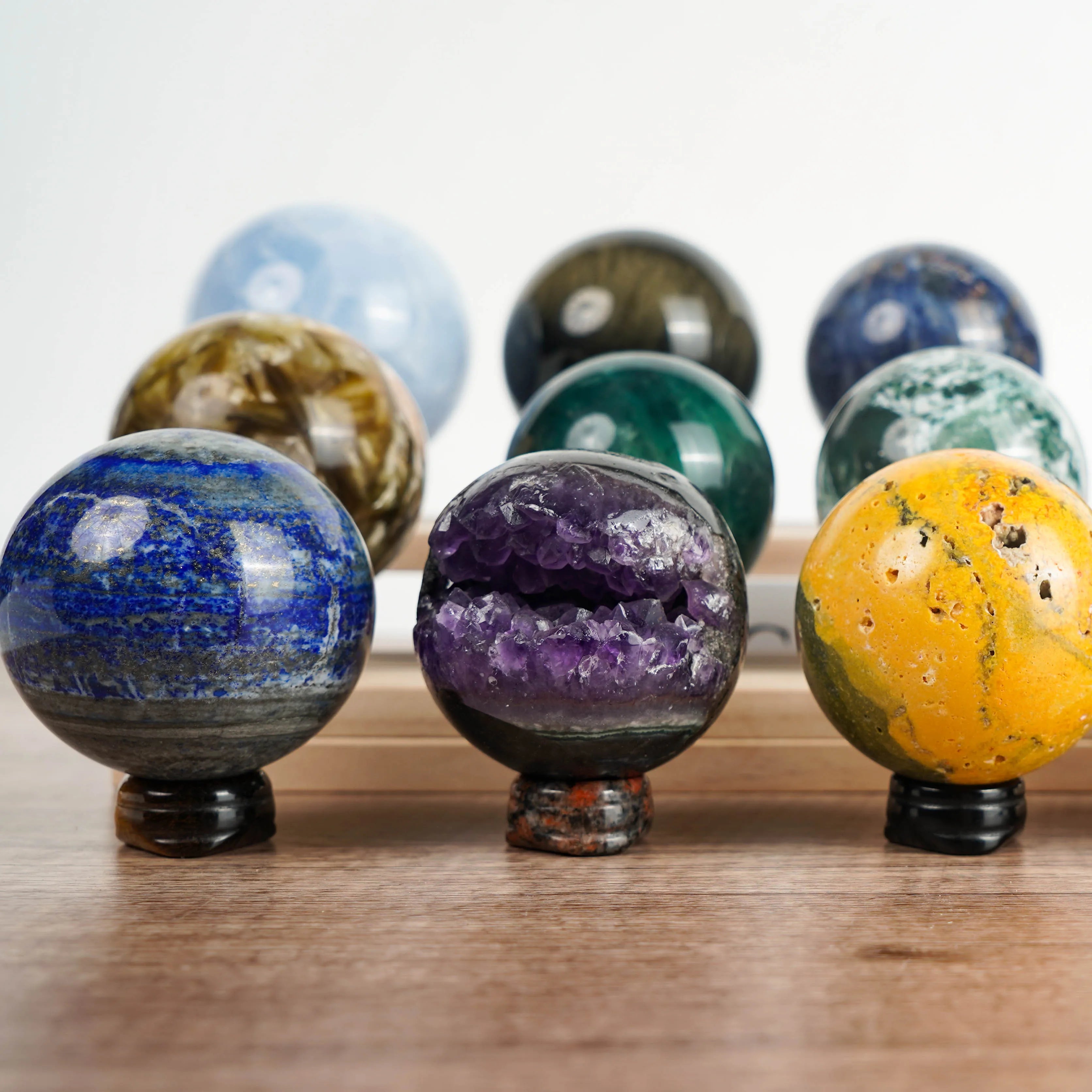 Wholesale Natural Crystal Sphere Polished Semi-Precious Stone for Meditation Fengshui Home Decoration and Gift Giving