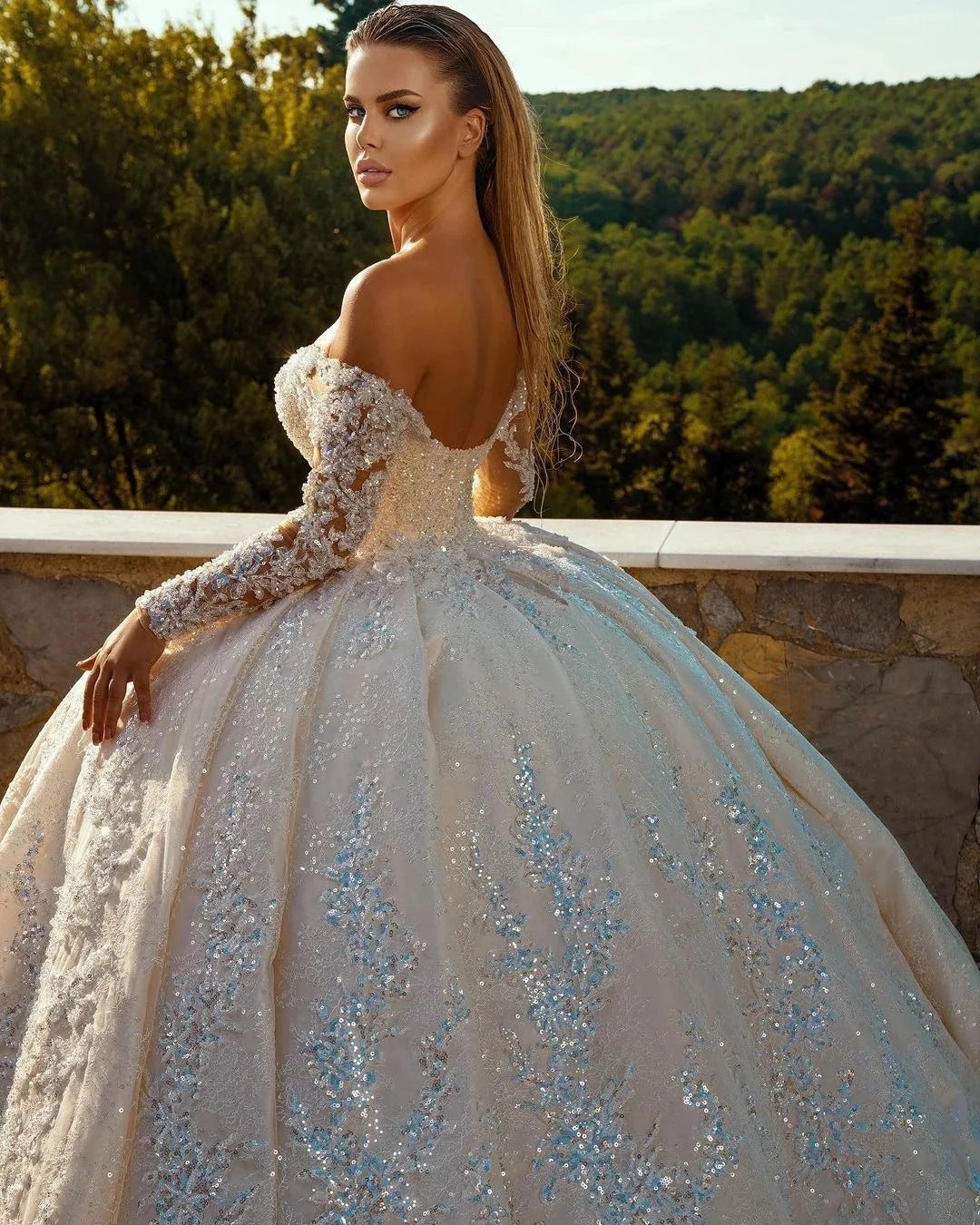 AL1295 Elegant Luxury Lace Bead Wedding Dress 2025 Modest Bridal Gown in Pure White for Curvy Brides Plus Size Included