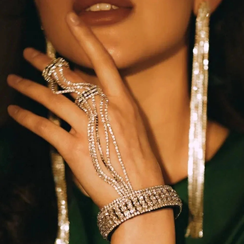 European and American Fashion Finger-to-Hand Chain with Creative Rhinestone Design for Summer
