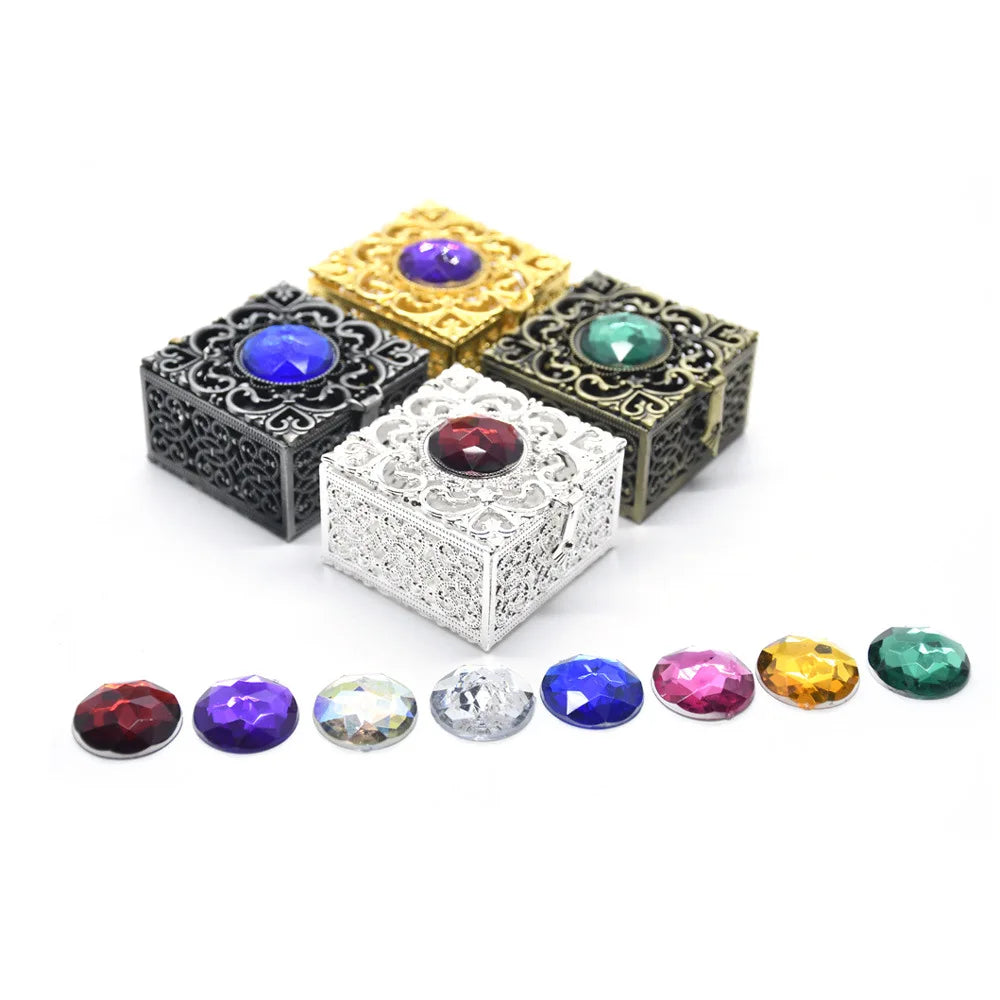 Small Jewelry Gold and Silver Vintage Metal Packaging Box Jewelry Gift Box 4.8 * 4.5cm