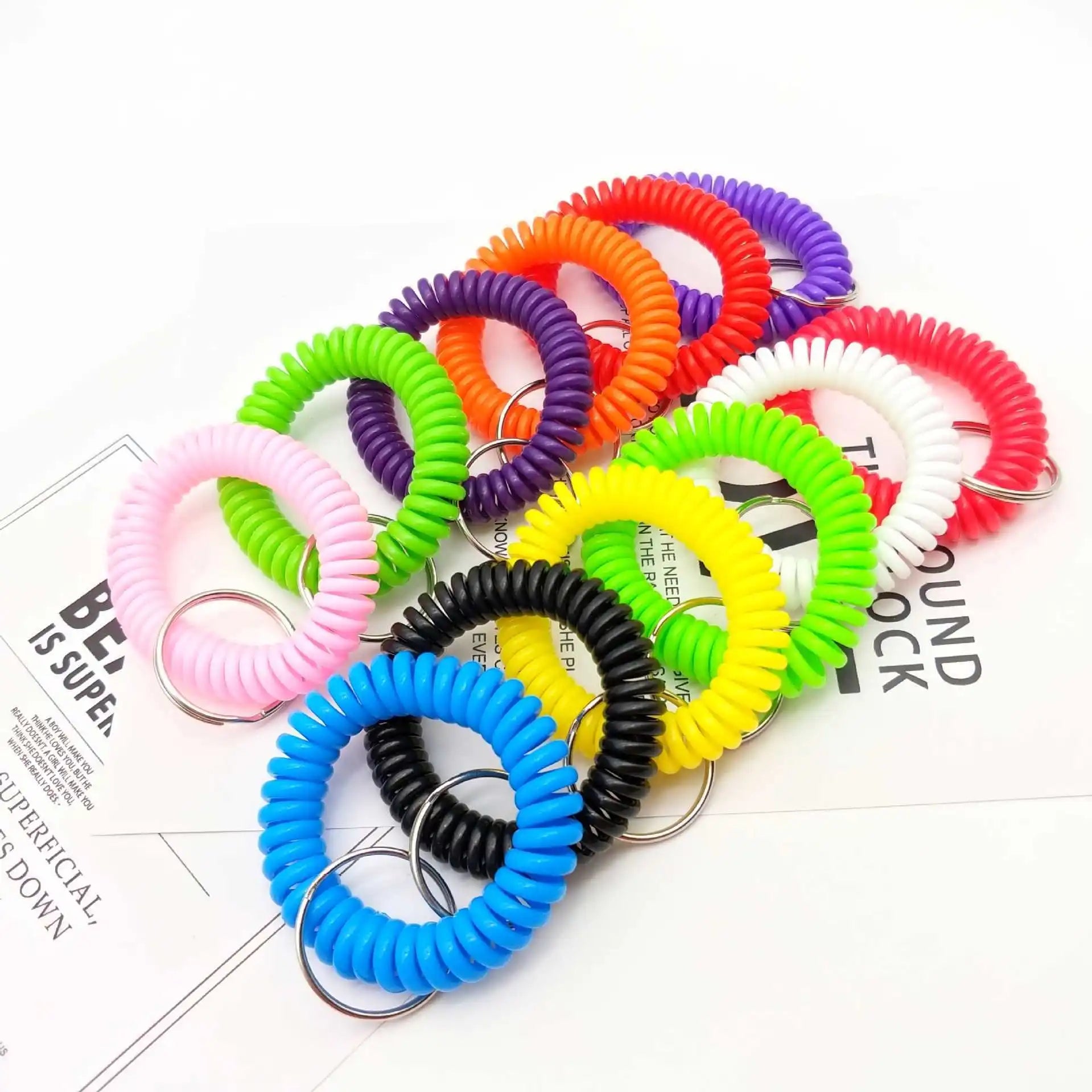 Hot Plastic Key Chains Colorful Spring Coil Spiral Wrist with Steel Key Ring Wristband Keychain Holder Bracelet Swimming Keyring