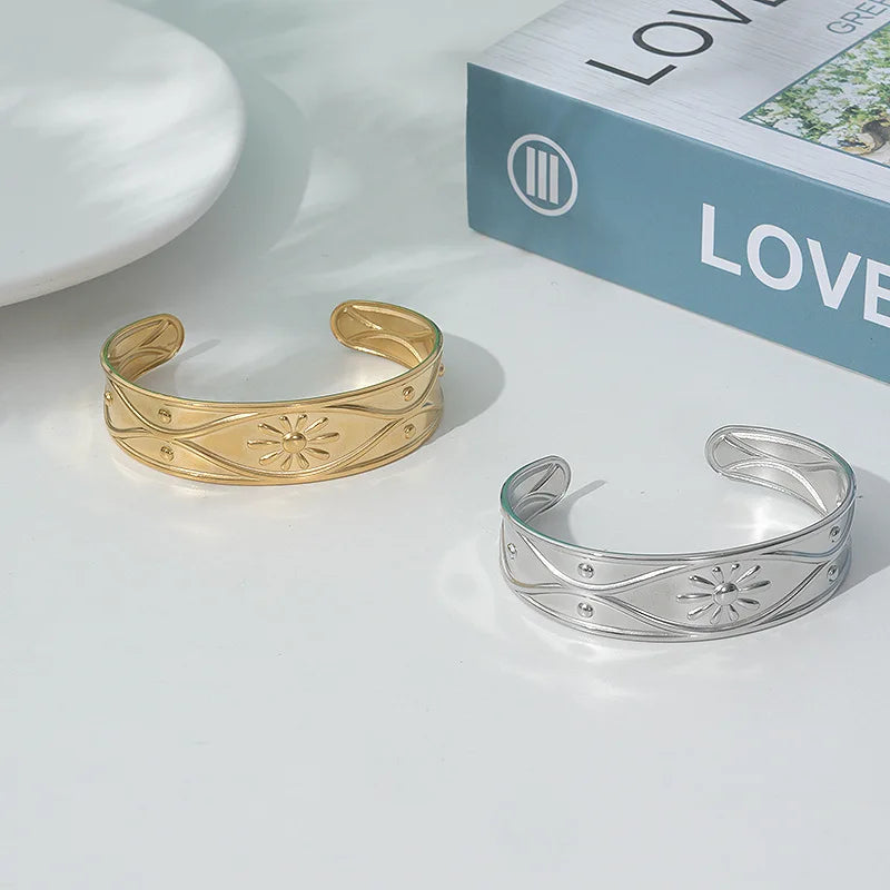 New Arrival Engraved Flower Charm Women Fashion 18k Gold Non Tarnish Open Cuff Stainless Steel Bracelet for Men
