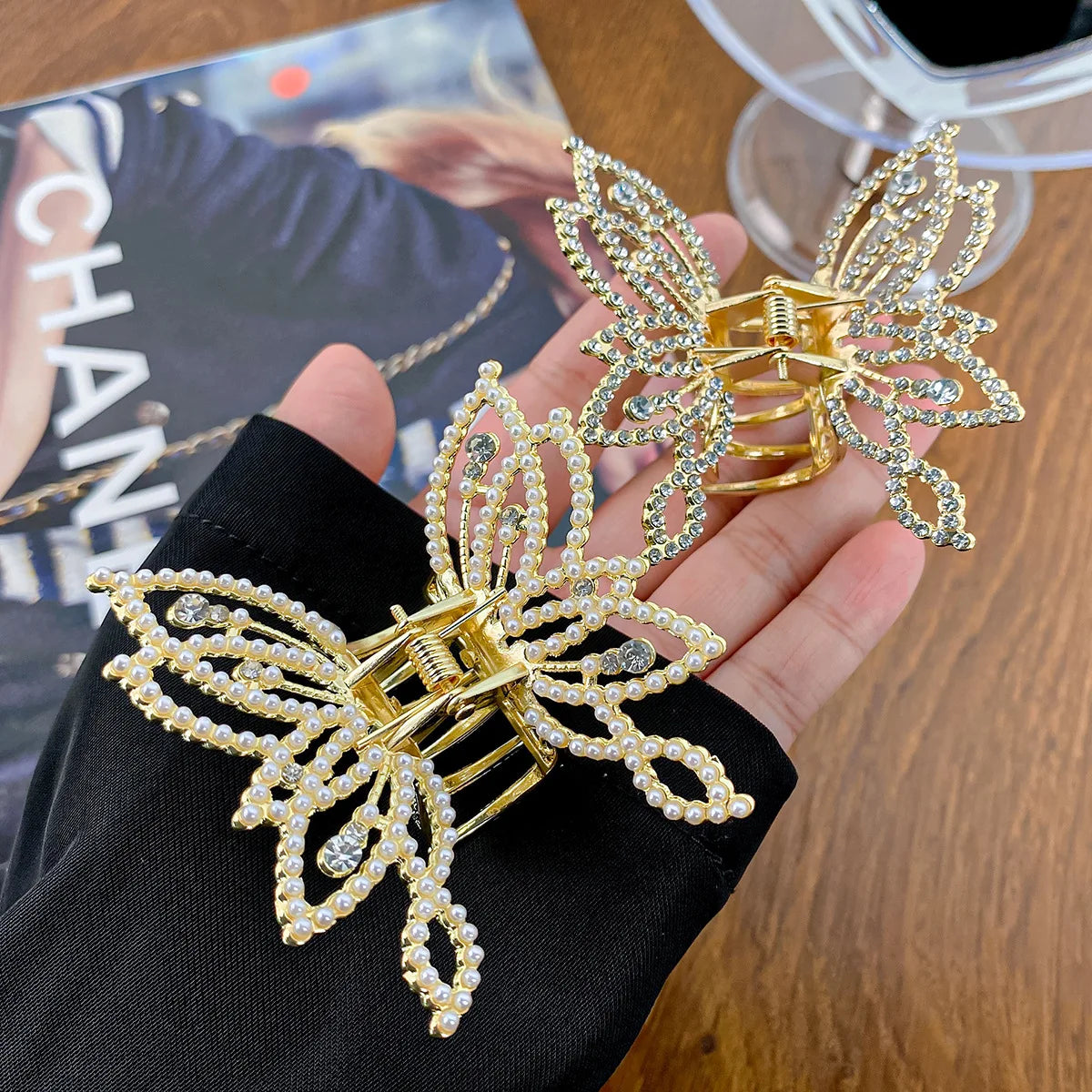 KUACHI Customized Pearl Rhinestone Metal Butterfly Hair Claws Hollow High End Elegant Glitter Butterfly Bridal Hair Clip