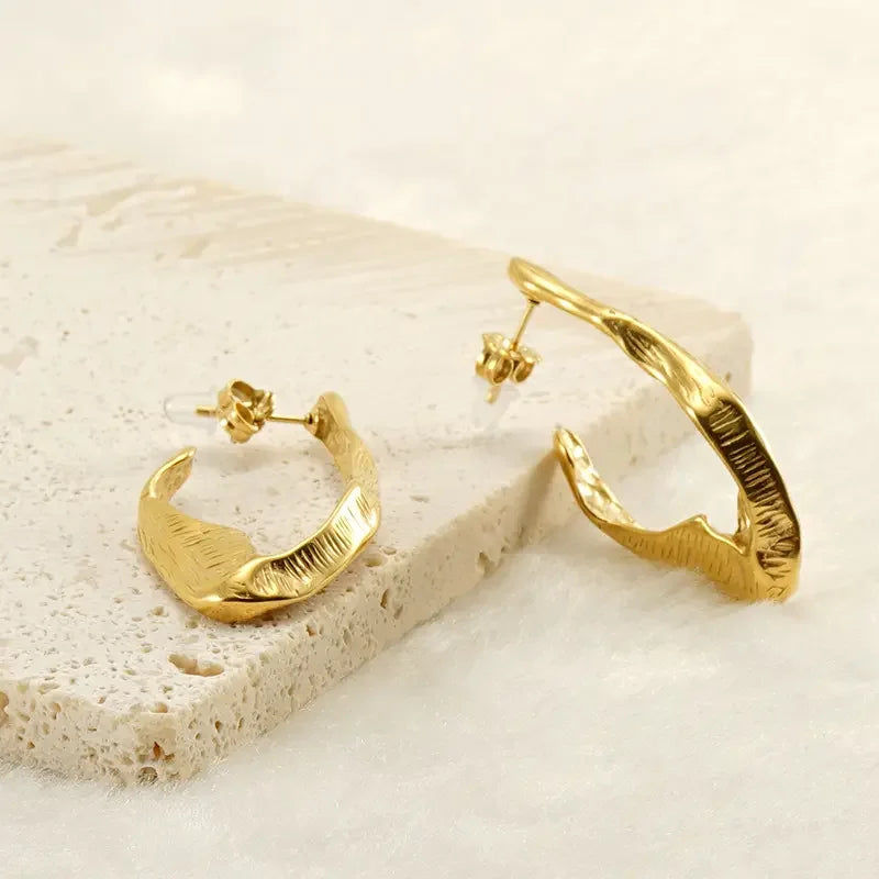Non Tarnish 18K Gold Plated Stainless Steel Women Earrings Fashion Hammered Texture Irregular C Shape Stud Earrings