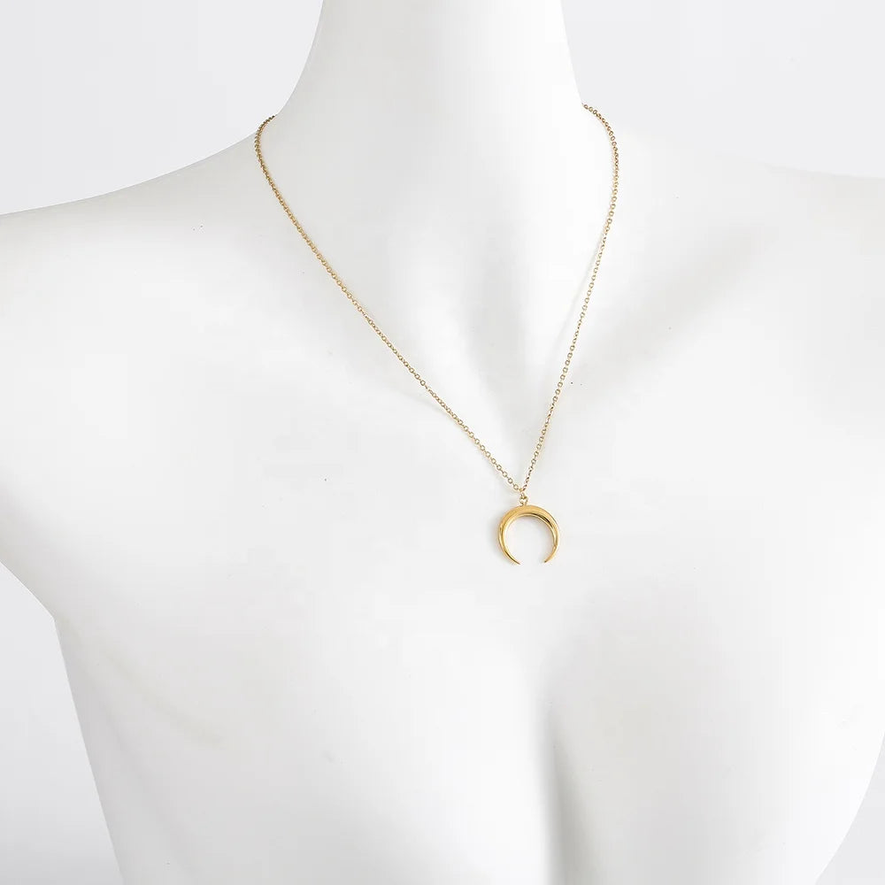 Elegant Gold Plated Stainless Steel Half Moon Pendant Necklace Sweet New Female Clavicle Chain Jewelry for Friends Gift