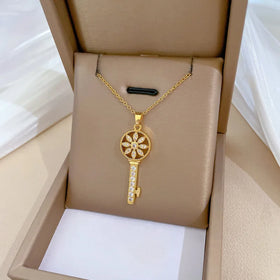 Fashion Gold Plating Stainless Steel Crystal Diamond Starlight Flower Key Pendant Necklace for Women Girls Wedding Jewelry