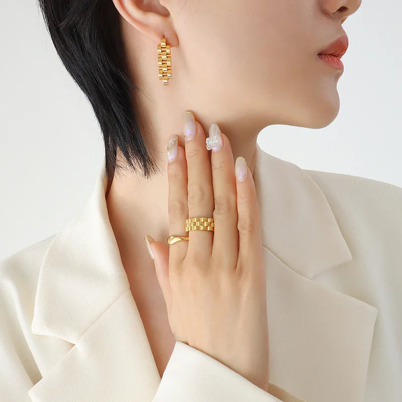 2022 Fashion New Stainless Steel 18K Gold Design Sense Light Luxury Texture Personality Bracelet Earring Jewelry Wholesale