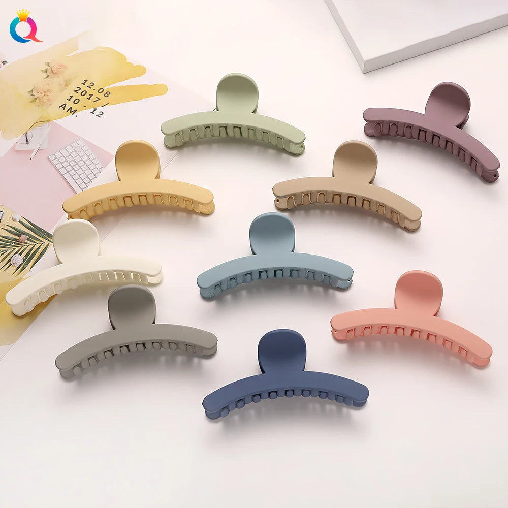 QIYUE  Arc Hollow Resin Holiday Gift to Female Friends Hotsale Round Handle Sweet Style Suitable for Girls Hair Claw Clips